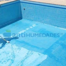 Disolvente Extrem Piscinas Sopgal para diluir y aplicar con la primera capa de pintura impermeabilizante para piscinas