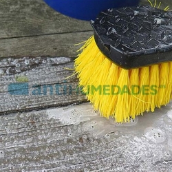 Consilex Muffa Cleaner de Azichem limpia la madera de exterior afectada por humedad y moho