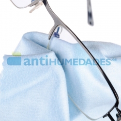 Elimina las manchas de las gafas con el limpiador Clean-Cer