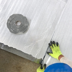 Colocación de láminas anti radón con cordón de butilo