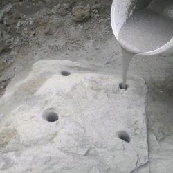 como se prepara el cemento expansivo demoledor