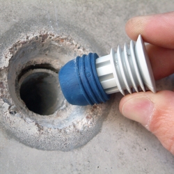 Tapón sellador hidroexpansivo de tubos pasamuros