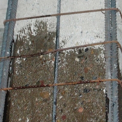 Aplicación de mortero de Resina Puente Unión de Sopgal para mejorar adherencia a morteros viejos.