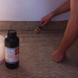 Limpiador Deterg-A de Azichem para eliminar manchas de salitre cal y vegetación
