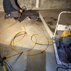 Inyección de resina acuarreactiva para evitar filtraciones de agua