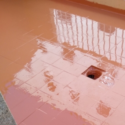 Goma Líquida de poliuretano impermeabilizante elástica Sopgal en terraza transitable