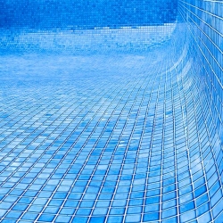 Impermeabiliza piscinas de hoteles, spas, de casas con el Impermeabilizante Total de Idroless