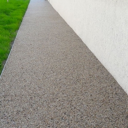 Desactivador de Hormigón Sopgal para crear caminos con hormigón lavado y árido visto