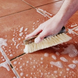 Limpiador de eflorescencias Idroless previo a impermeabilización de la superficie